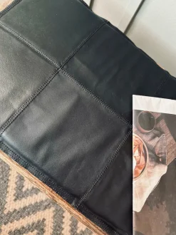VIAMAJA Puder I Skind|Tæpper Og Puder<Hynde i læder 90 cm – Sort bøffellæder