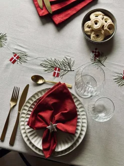VIAMAJA Duge Og Mundservietter|Jul<Juledug 140 x 240 - Dansk jul med flag og julehjerter
