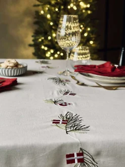 VIAMAJA Duge Og Mundservietter|Jul<Juledug 140 x 240 - Dansk jul med flag og julehjerter