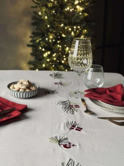 VIAMAJA Duge Og Mundservietter|Jul<Juledug 140 x 240 - Dansk jul med flag og julehjerter