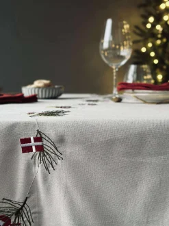 VIAMAJA Duge Og Mundservietter|Jul<Juledug 140 x 240 - Dansk jul med flag og julehjerter