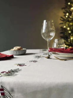 VIAMAJA Duge Og Mundservietter|Jul<Juledug 140 x 240 - Dansk jul med flag og julehjerter