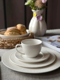 VIAMAJA Krus, Kopper Og Glas|Porcelæn Og Stentøj<Kop og underkop - Riflet porcelæn