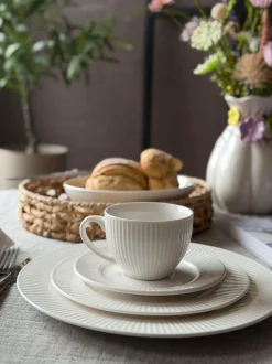 VIAMAJA Krus, Kopper Og Glas|Porcelæn Og Stentøj<Kop og underkop - Riflet porcelæn