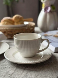 VIAMAJA Krus, Kopper Og Glas|Porcelæn Og Stentøj<Kop og underkop - Riflet porcelæn