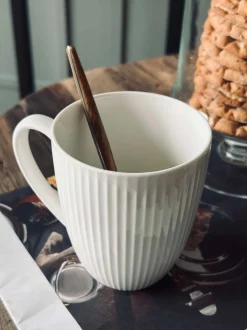 VIAMAJA Krus, Kopper Og Glas|Porcelæn Og Stentøj<Krus Riflet - Porcelæn