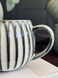 VIAMAJA Krus, Kopper Og Glas|Porcelæn Og Stentøj<Krus VIGA Strib - Grå