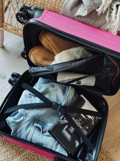 VIAMAJA Kufferter<Kuffert Trolley - Magenta pink