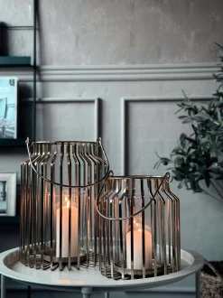 VIAMAJA Lysestager|Interiør<Lanterne med glas - Gold 29cm