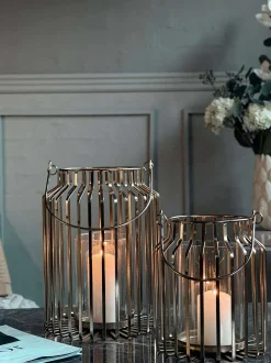 VIAMAJA Lysestager|Interiør<Lanterne med glas - Gold 29cm