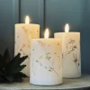VIAMAJA Lys Og Led|Led Bloklys<LED bloklys WILD FLORA – Sæt m. 3 stk og fjernbetjening