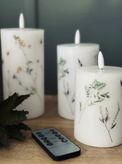 VIAMAJA Lys Og Led|Led Bloklys<LED bloklys WILD FLORA – Sæt m. 3 stk og fjernbetjening