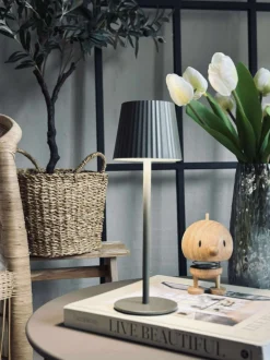 VIAMAJA Lys Og Led|Led Lamper<LED bordlampe MILLA Taupe - genopladelig