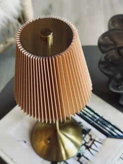 VIAMAJA Lys Og Led|Led Lamper<LED bordlampe Plisse´ beige - genopladelig