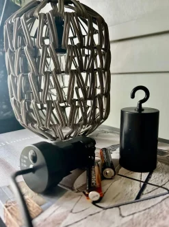 VIAMAJA Lys Og Led|Udendørs Led<LED lampe til batterier m. Timerfunktion – Godkendt til inde / ude
