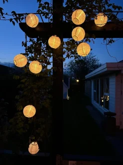 VIAMAJA Lys Og Led|Udendørs Led<Led solcelle lyskæde, 10 hvide kugler