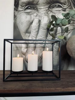 VIAMAJA Lysestager|Restparti<Lysestage til 3 bloklys - Black