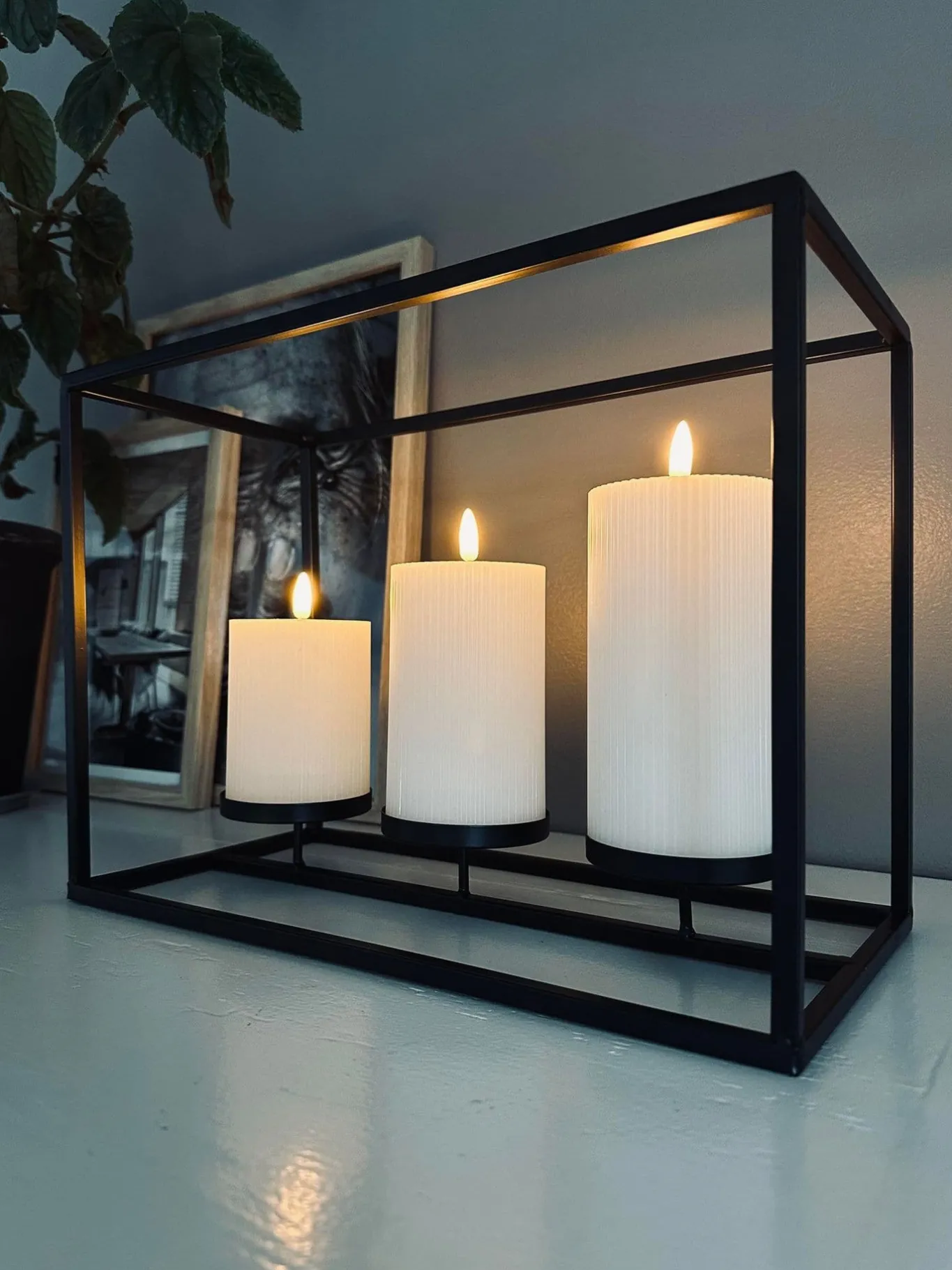 VIAMAJA Lysestager|Restparti<Lysestage til 3 bloklys - Black