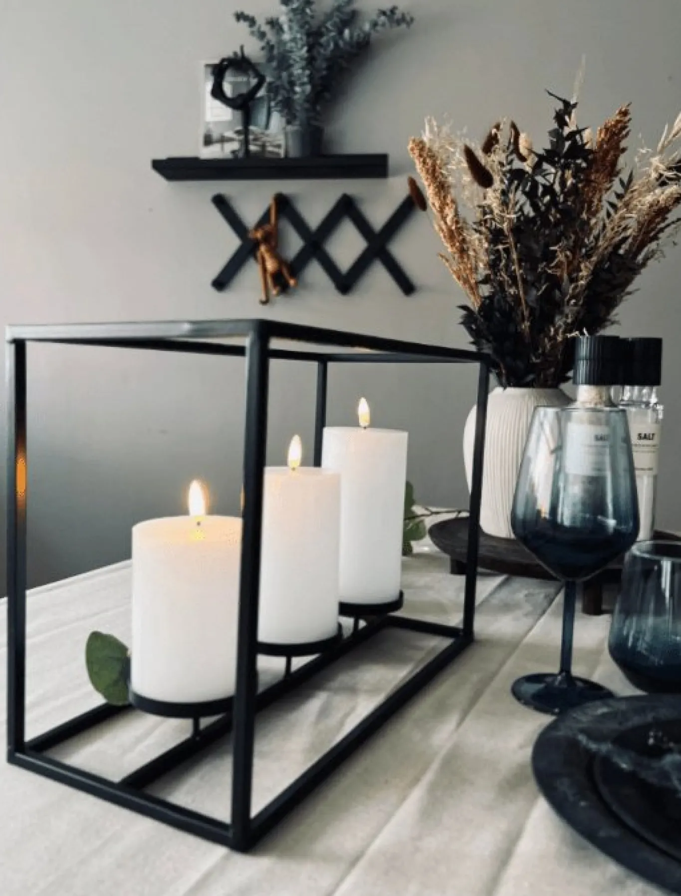 VIAMAJA Lysestager|Restparti<Lysestage til 3 bloklys - Black