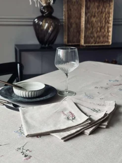 VIAMAJA Duge Og Mundservietter<Mundservietter flower broderi - Pakke med 4 stk