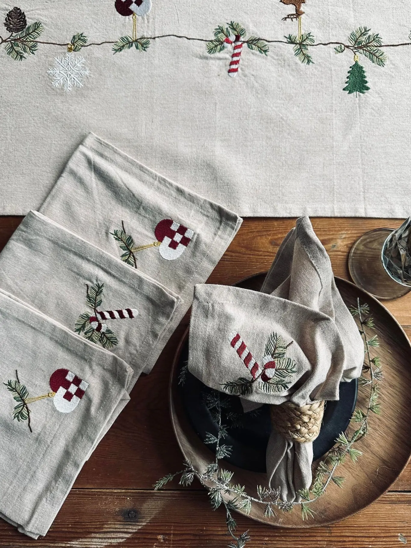 VIAMAJA Duge Og Mundservietter|Jul<Mundservietter Jul Nostalgi - 4 stk