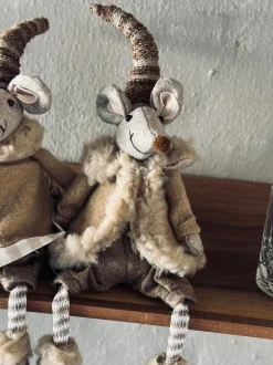 VIAMAJA Jul<Nissemus - Siddende dreng