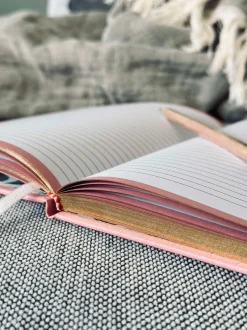 VIAMAJA Kontorartikler|Div. Kontor<Notesbog A5 - Rosa