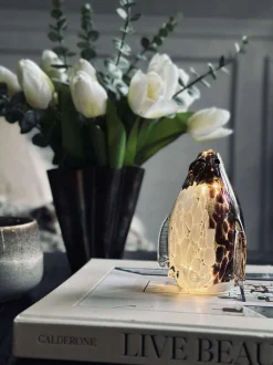 VIAMAJA Lysestager|Led Jul<Pingvin med led lys