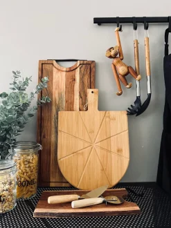 VIAMAJA Skærebrætter<Pizza skærebræt med 2 redskaber