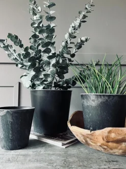 VIAMAJA Urtepotter|Interiør<Potte i beton look - Mellem