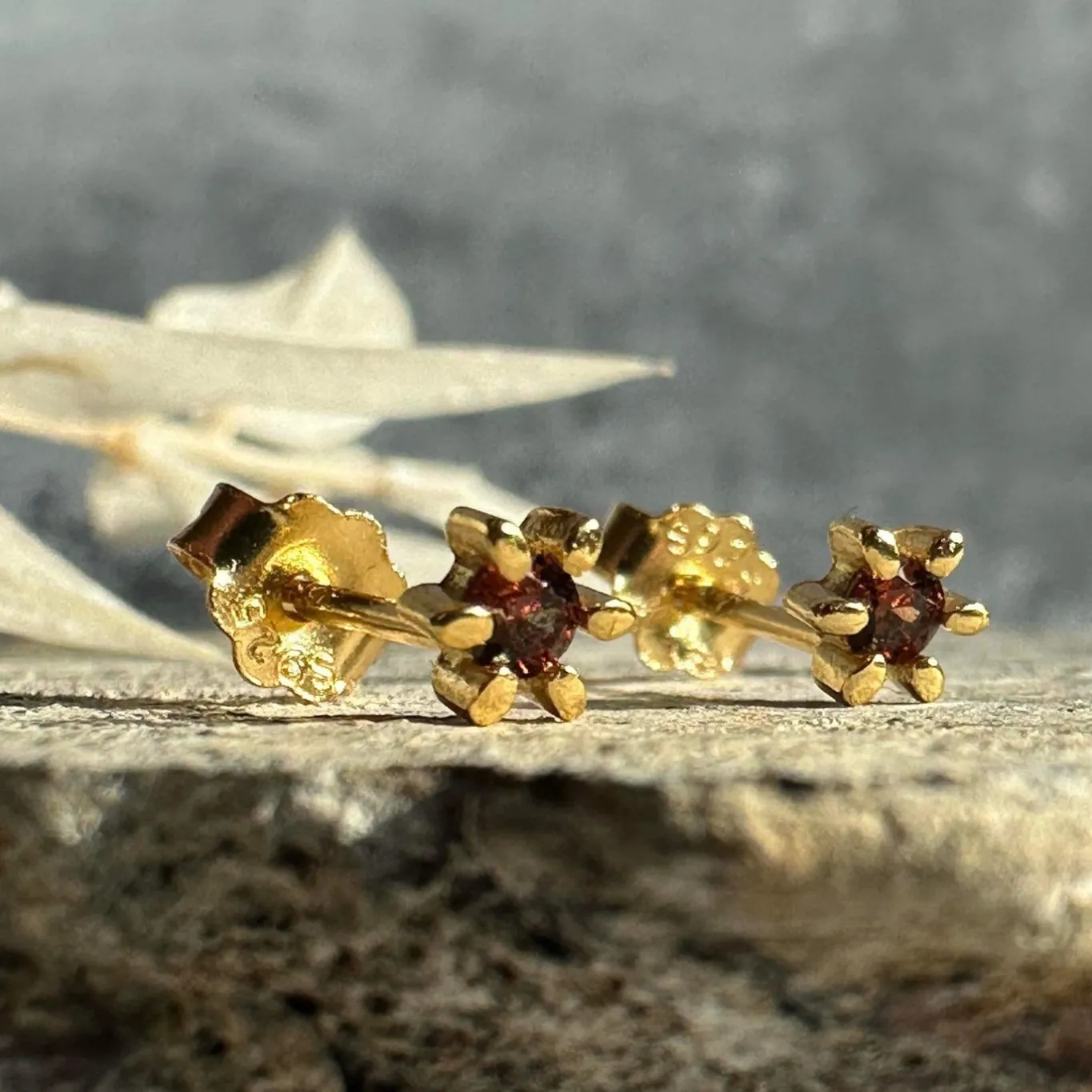 VIAMAJA Ørestikker<Ørestikker GIA – Brown 18K forgyldt