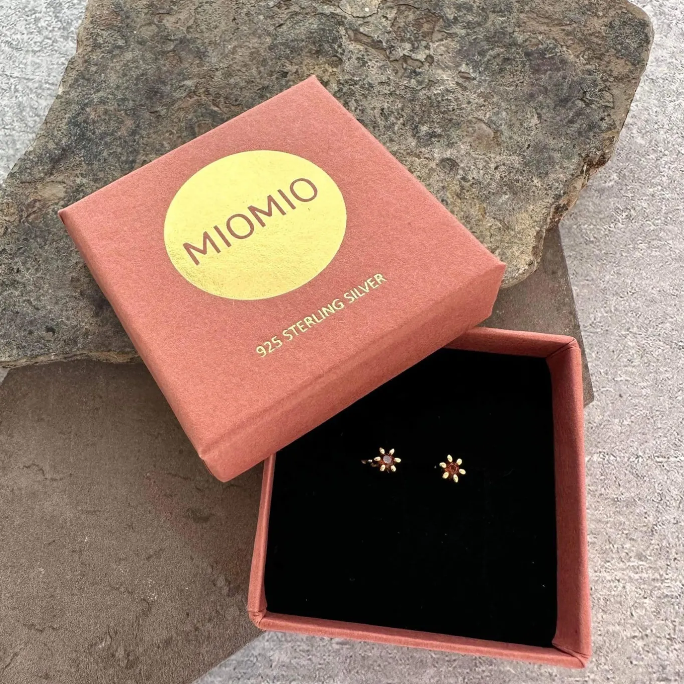 VIAMAJA Ørestikker<Ørestikker GIA – Brown 18K forgyldt