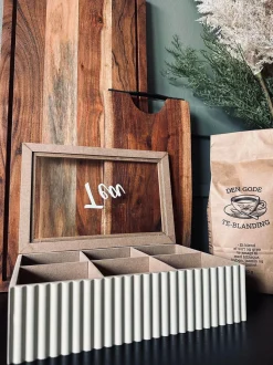 VIAMAJA Kaffe Og Te Tilbehør<Tebox med skrift – Nordic wood