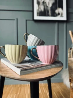 VIAMAJA Krus, Kopper Og Glas|Porcelæn Og Stentøj<Tekop med guld hank – Gul