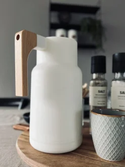 VIAMAJA Kaffe Og Te Tilbehør|Restparti<Termokande - Hvid med træhåndtag
