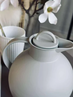 VIAMAJA Kander Og Karafler|Kaffe Og Te Tilbehør<Termokande – Kuglekande - Frost desert grey - 0,94 liter