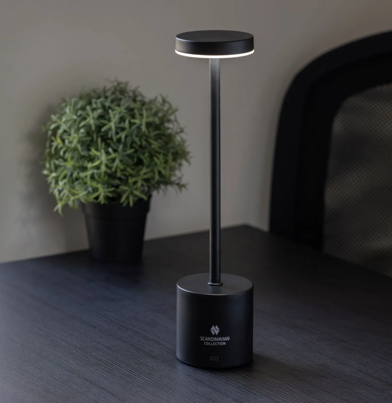 VIAMAJA Led Lamper|Restparti<Touch bordlampe i sort
