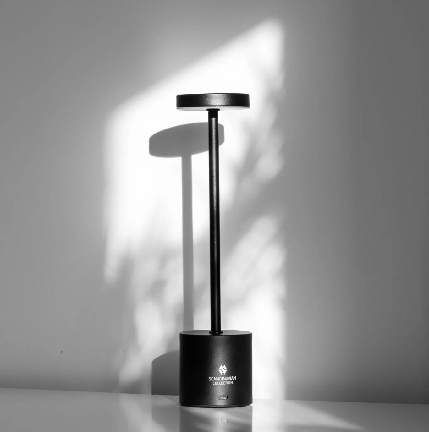 VIAMAJA Led Lamper|Restparti<Touch bordlampe i sort