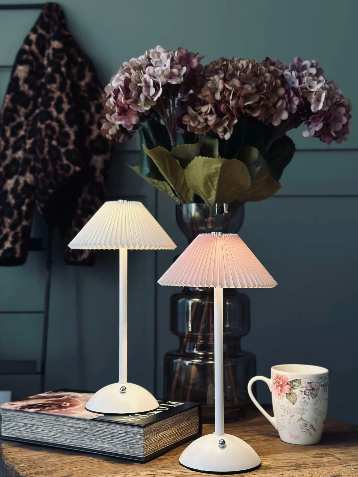 VIAMAJA Div. Kontor|Led Lamper<Touch Bordlampe Plissé Hvid