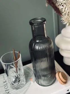 VIAMAJA Kander Og Karafler<Vandflaske med korkprop – Stone 1 ltr.