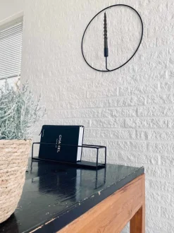 VIAMAJA Lysestager|Interiør<Cirkel stage – Sort – Ø 44 cm