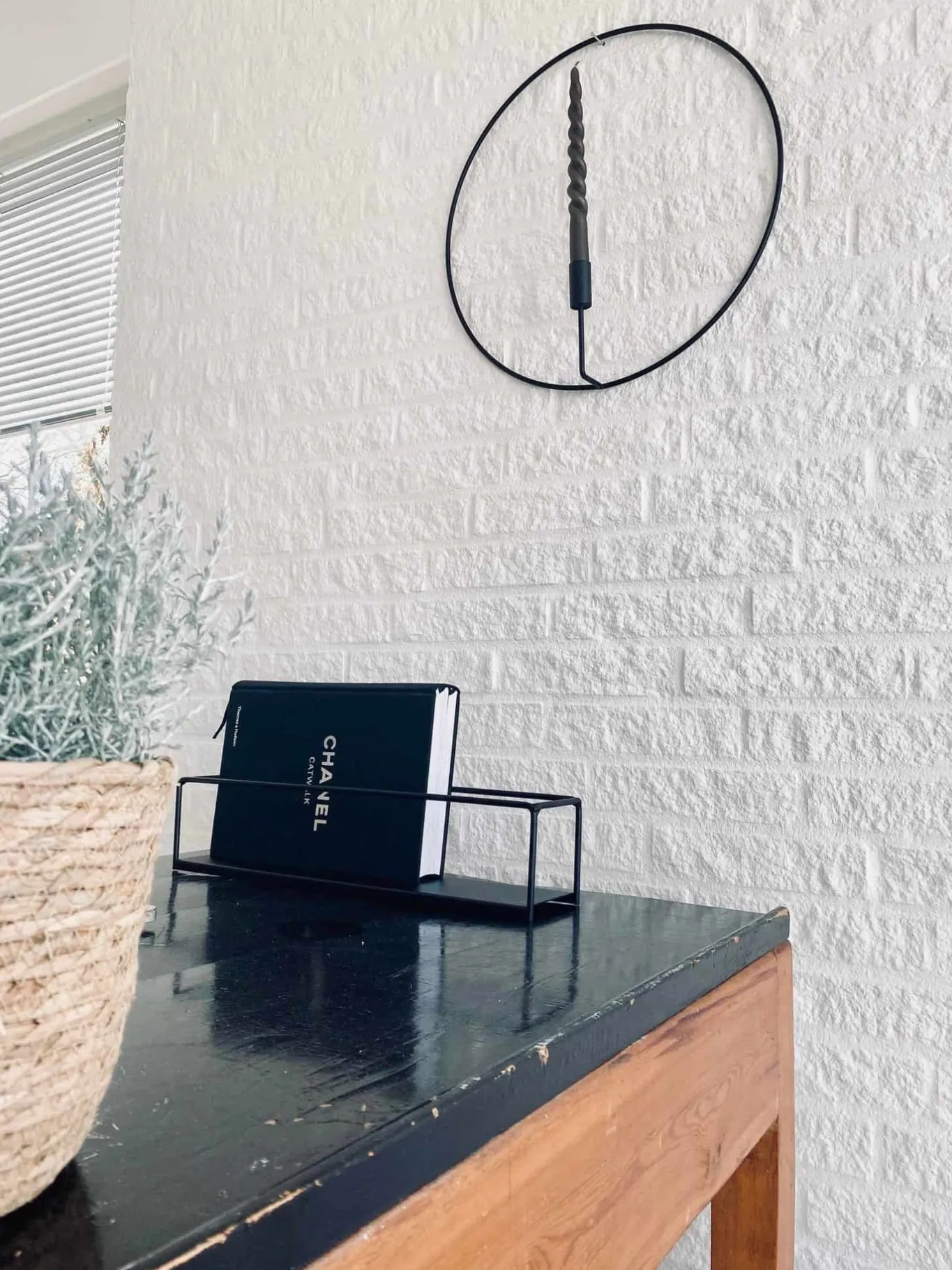 VIAMAJA Lysestager|Interiør<Cirkel stage – Sort – Ø 44 cm