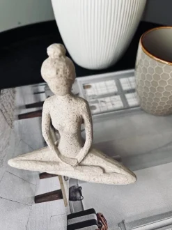 VIAMAJA Interiør|Pynte Genstande<YOGA - Small white Lady